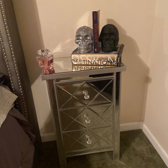 2 mirrored nightstands with 3 drawers - Picture 5 of 5